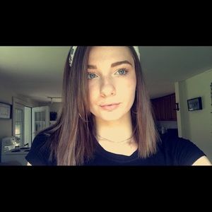 Meet your Posher, Caitlin